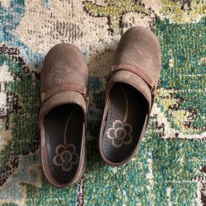 Sanita brown floral clogs LIKE NEW